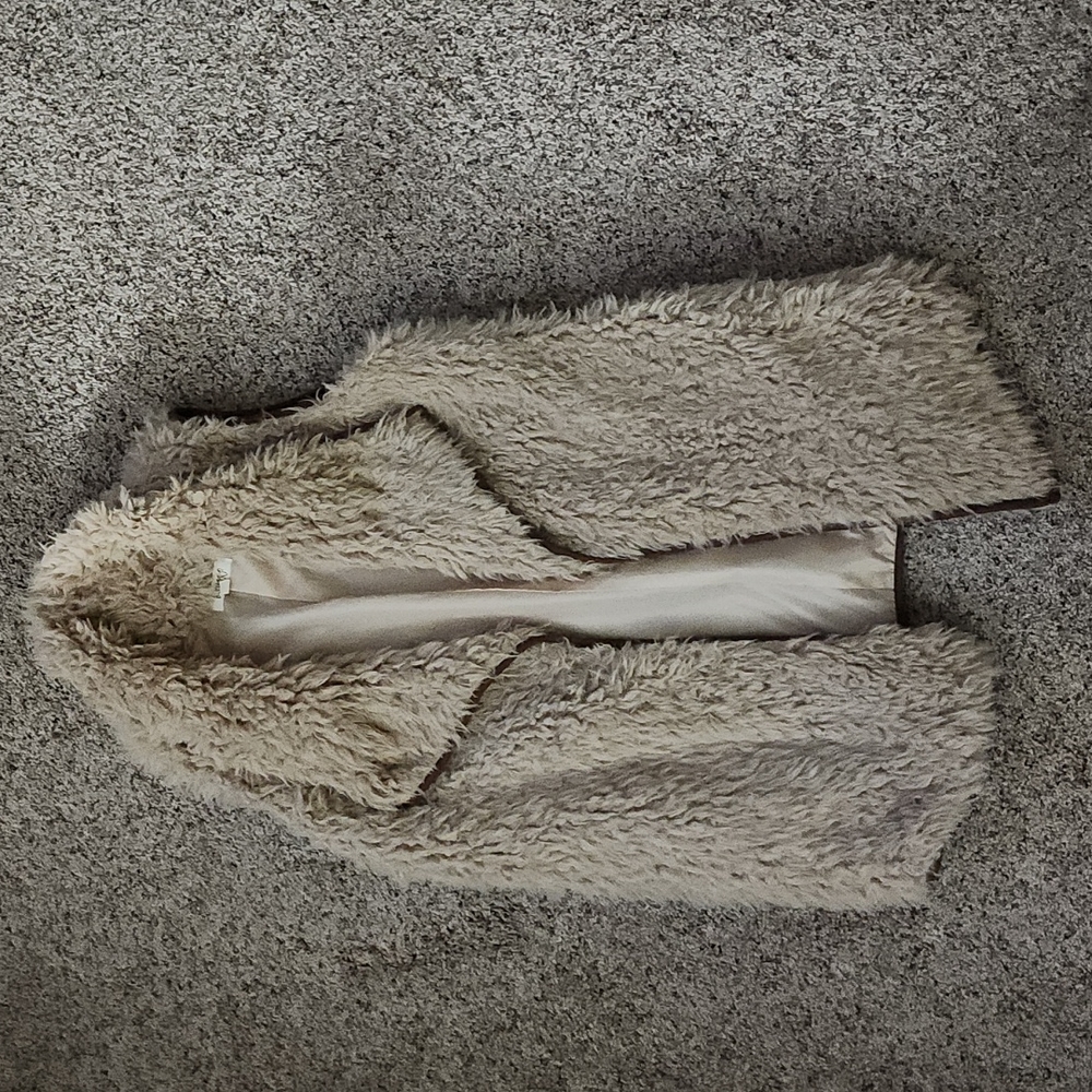 Warm soft vest with pockets